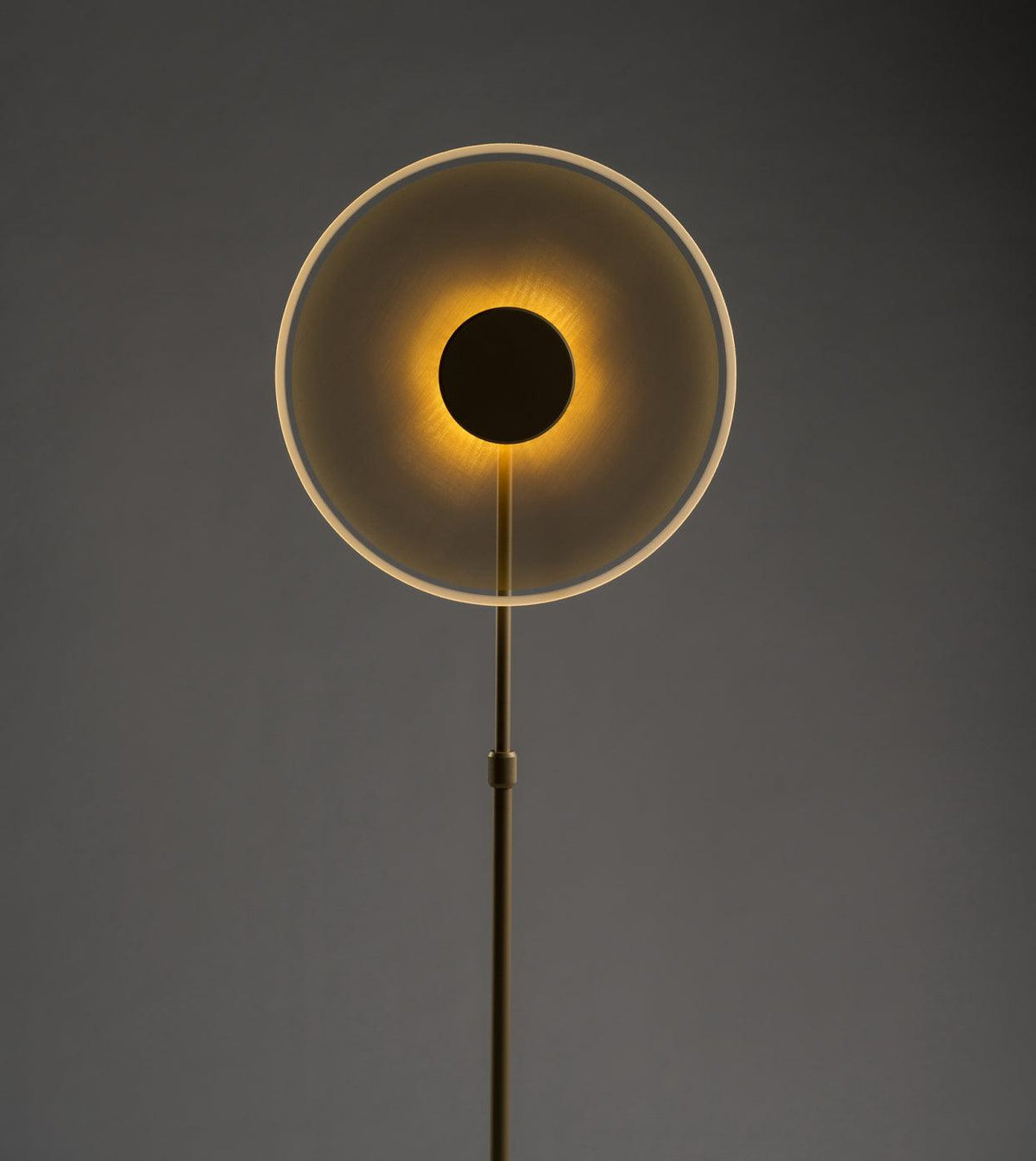 Abir minimalistisk gulvlampe