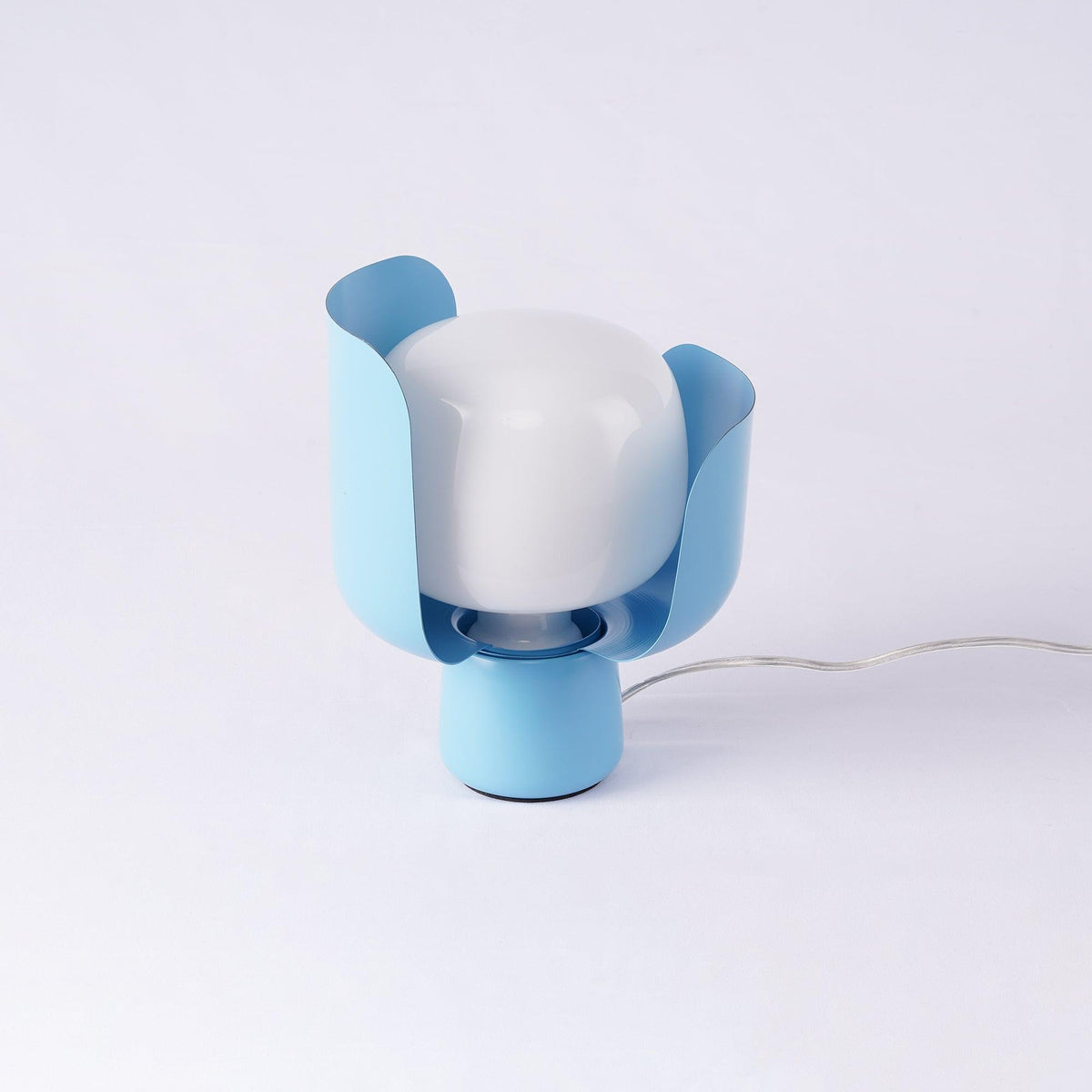 Zuri minimalistisk bordslampa i plast