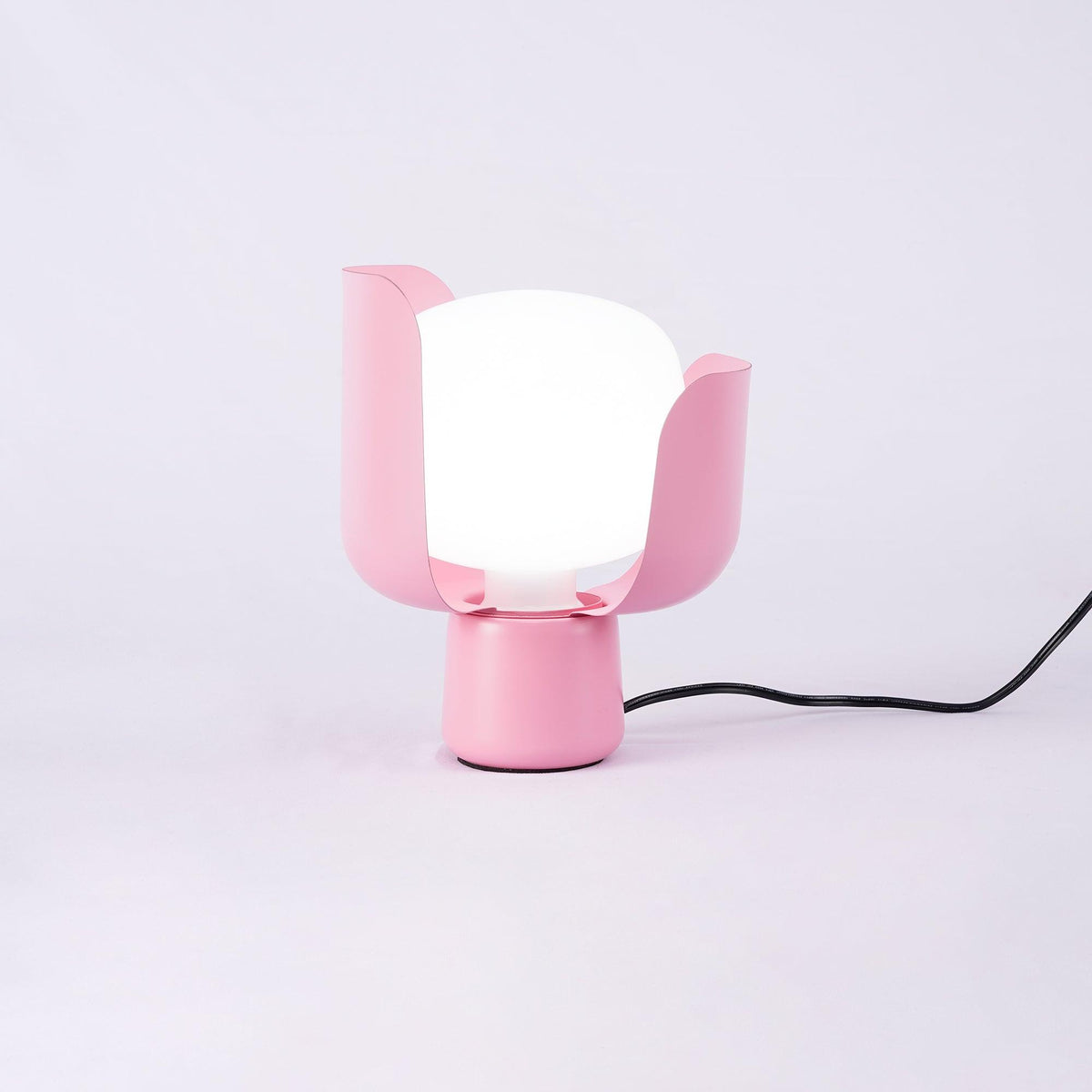 Zuri minimalistisk bordslampa i plast