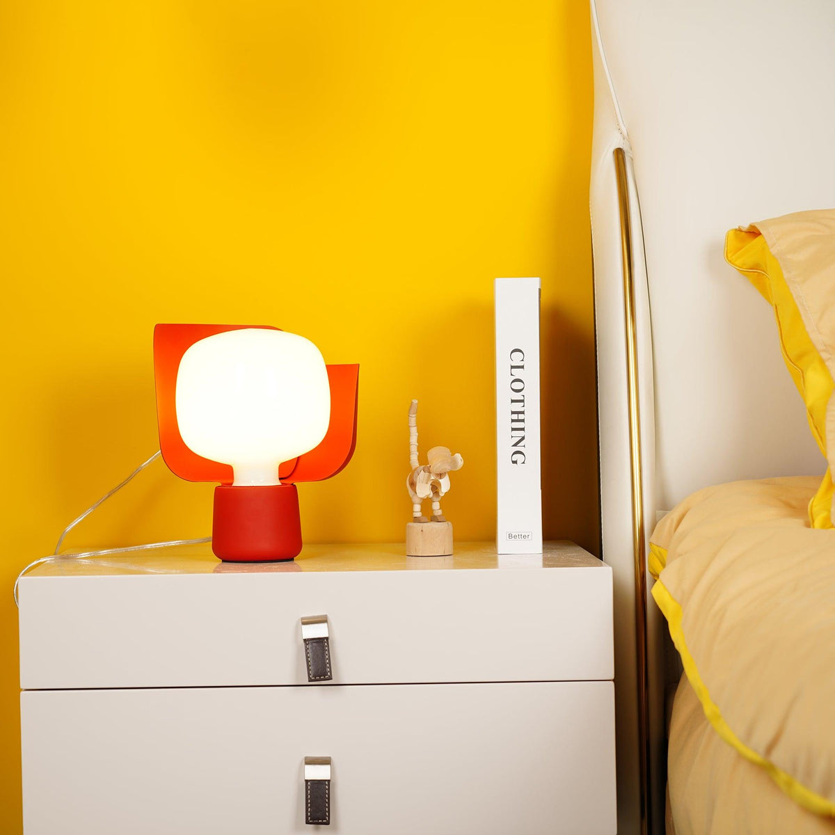 Zuri minimalistisk bordslampa i plast