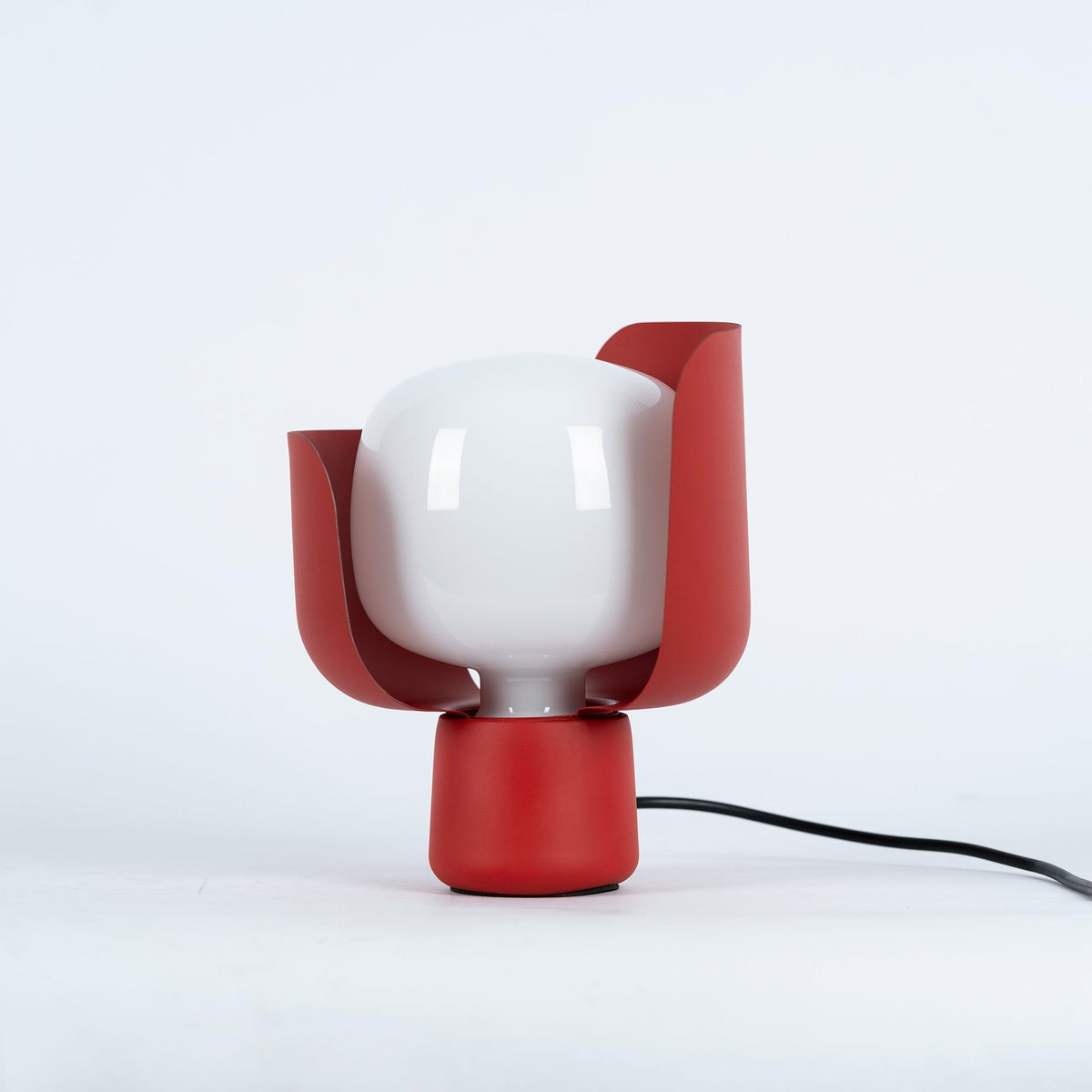 Zuri minimalistisk bordslampa i plast