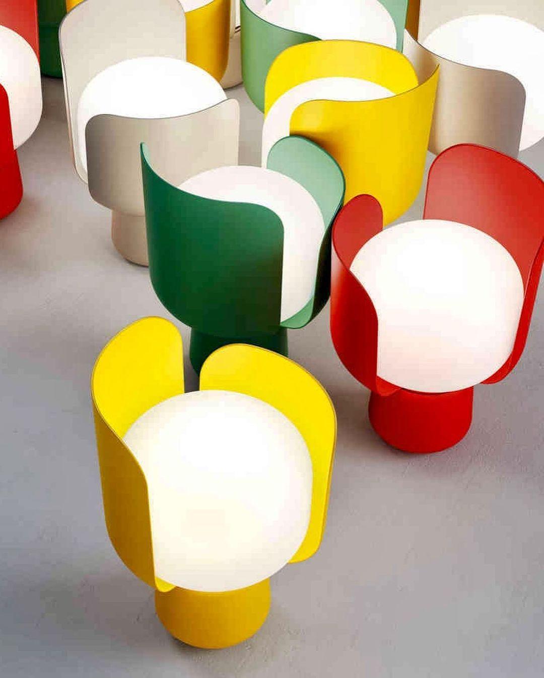 Zuri minimalistisk bordslampa i plast