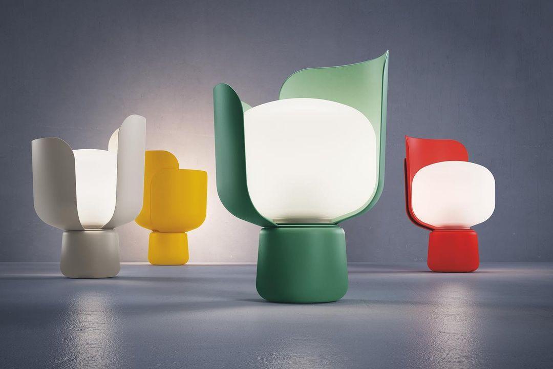 Zuri minimalistisk bordslampa i plast