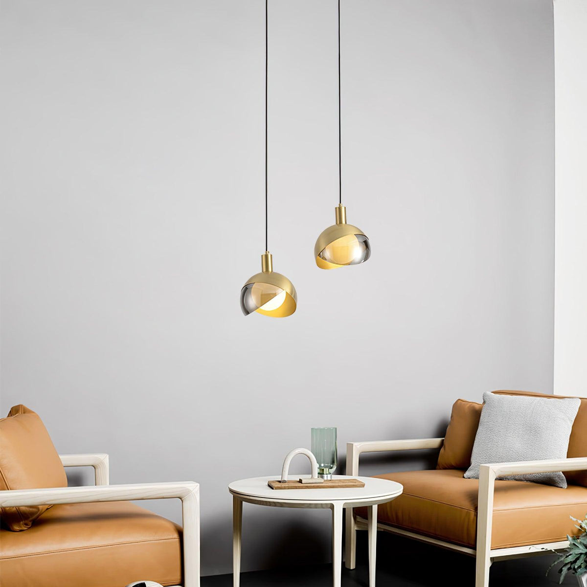 Noveny pendellampe i messing og glas med halvkugle, mid-century