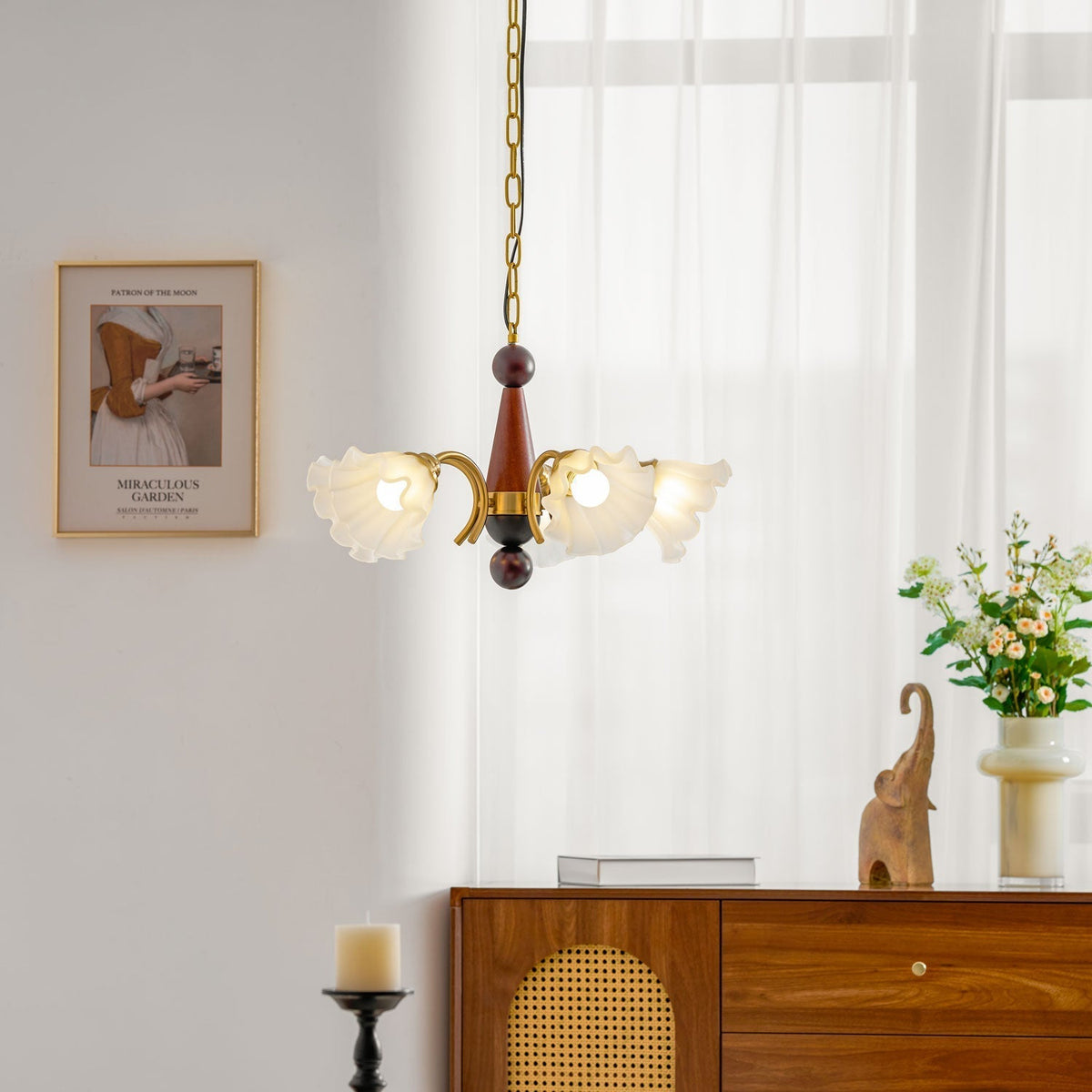 Ilvinanin perinteinen elegantti puu- ja lasikruunu