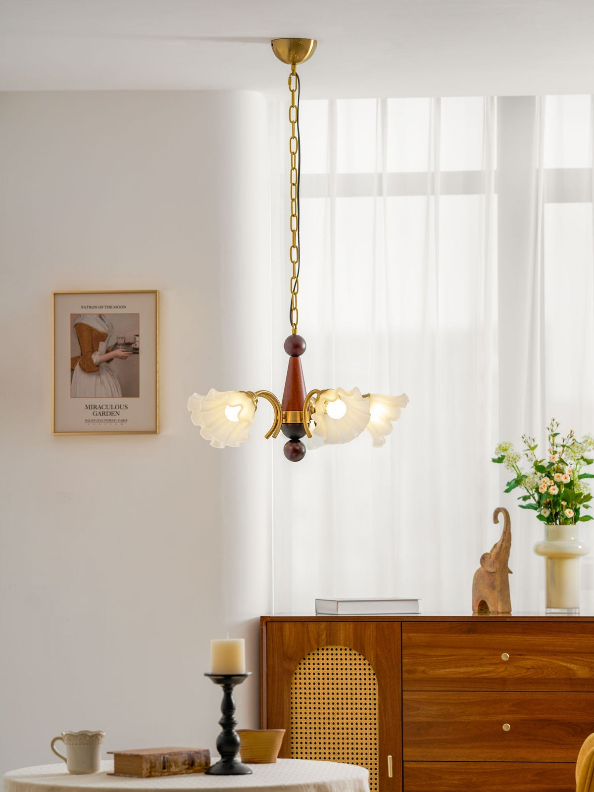 Ilvinanin perinteinen elegantti puu- ja lasikruunu