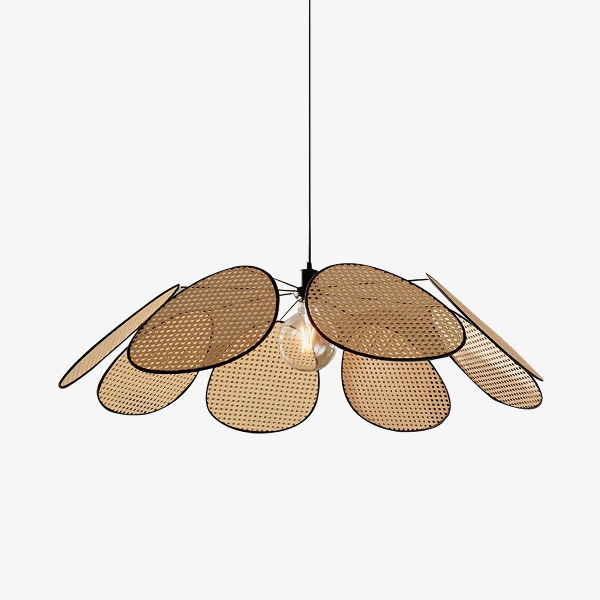 Orvara blomsterblad-pendellampe i rattan