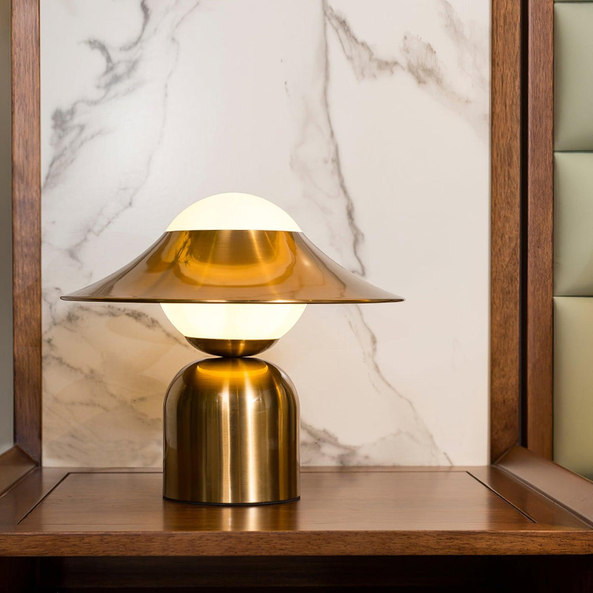 Italon luksuriøs bordlampe i messing