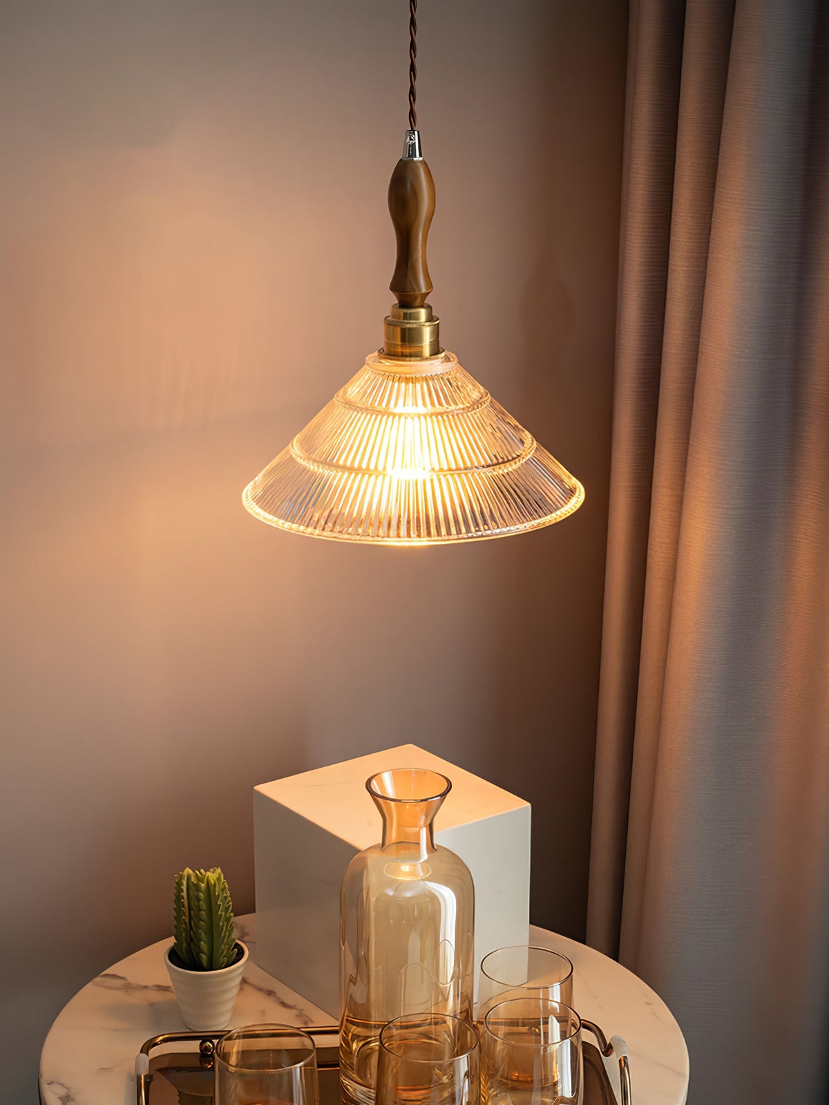 Arcara vintage-pendellampe i rillet glas og træ