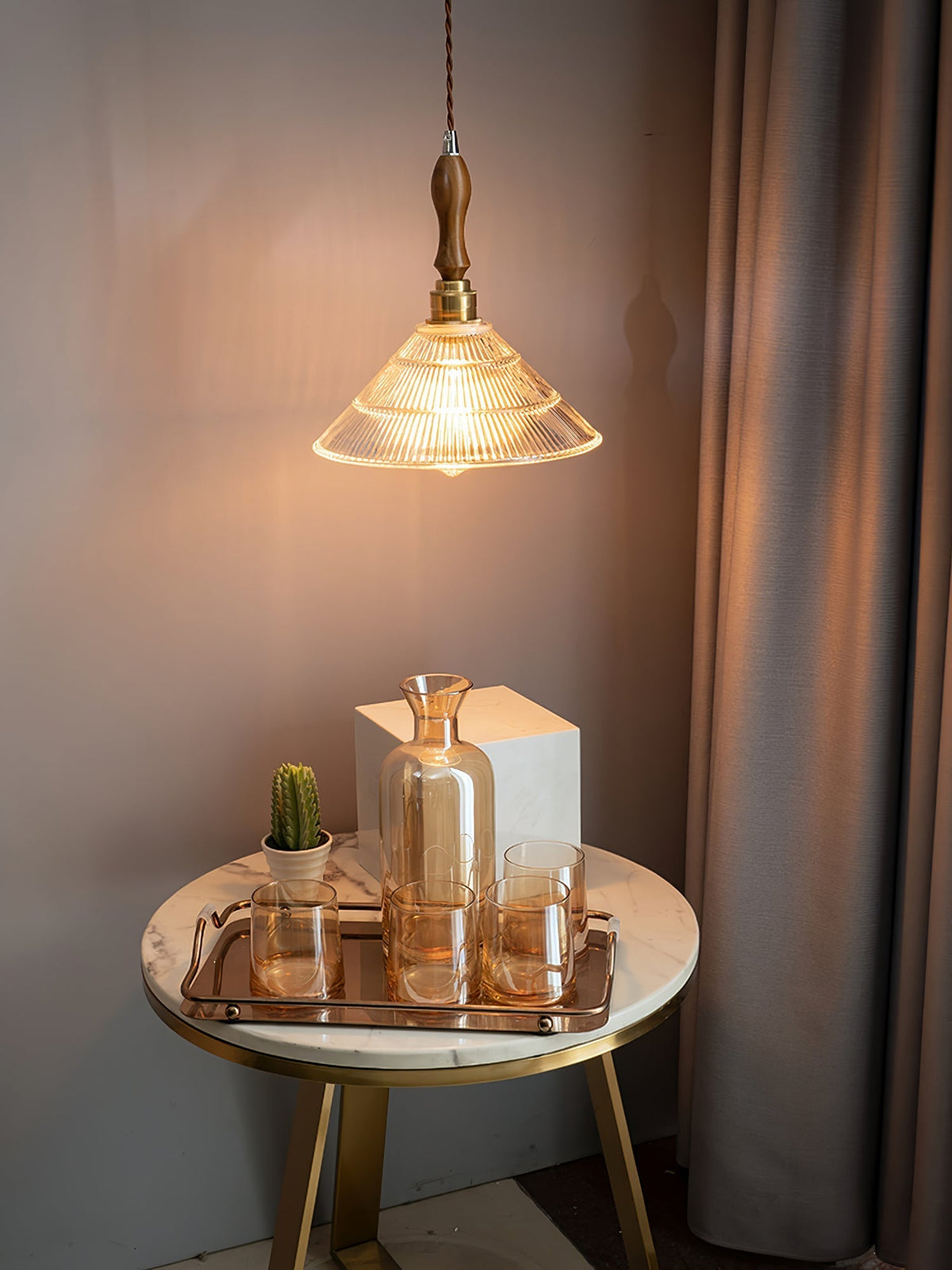 Arcara vintage-pendellampe i rillet glas og træ