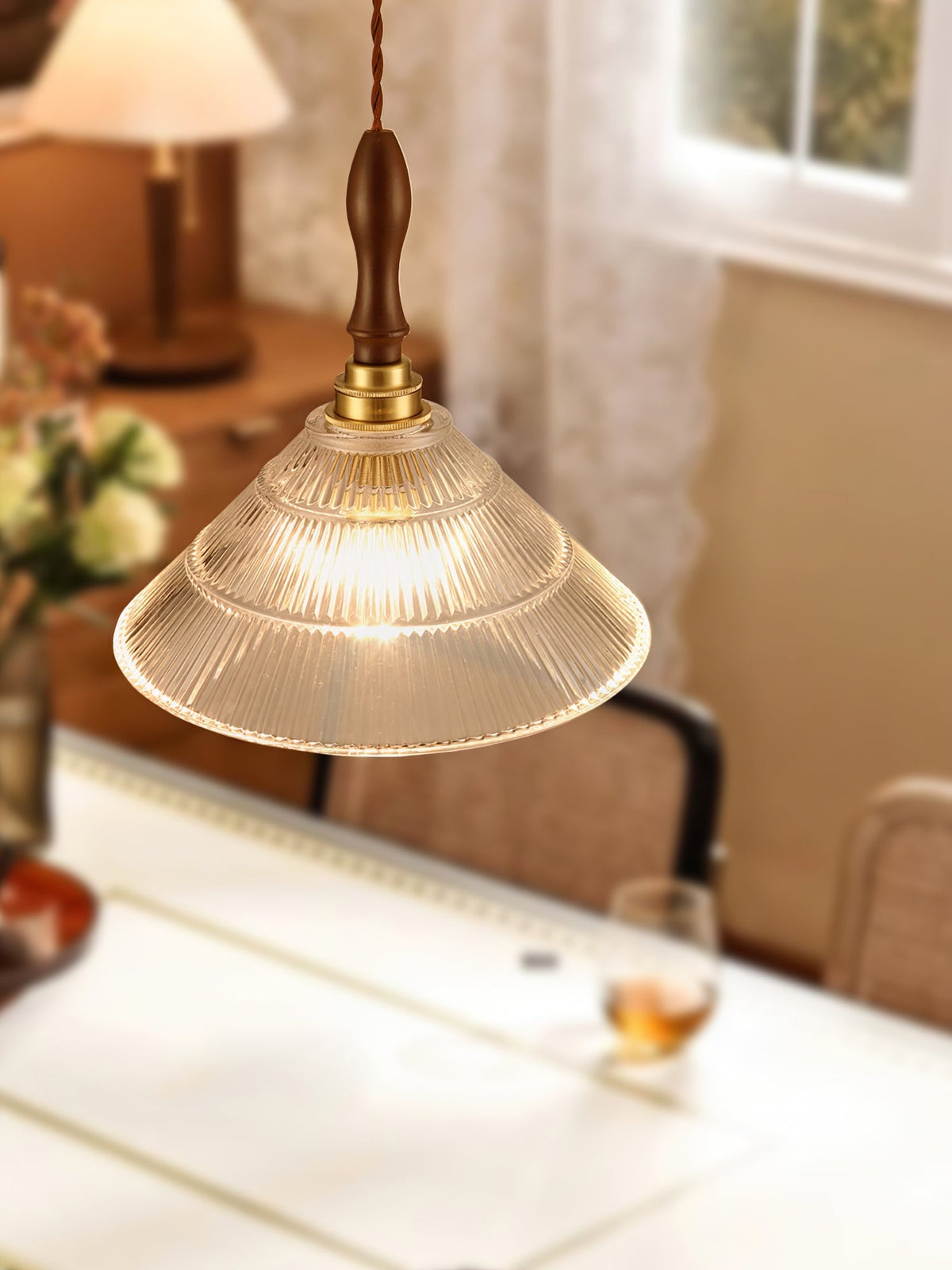 Arcara vintage-pendellampe i rillet glas og træ