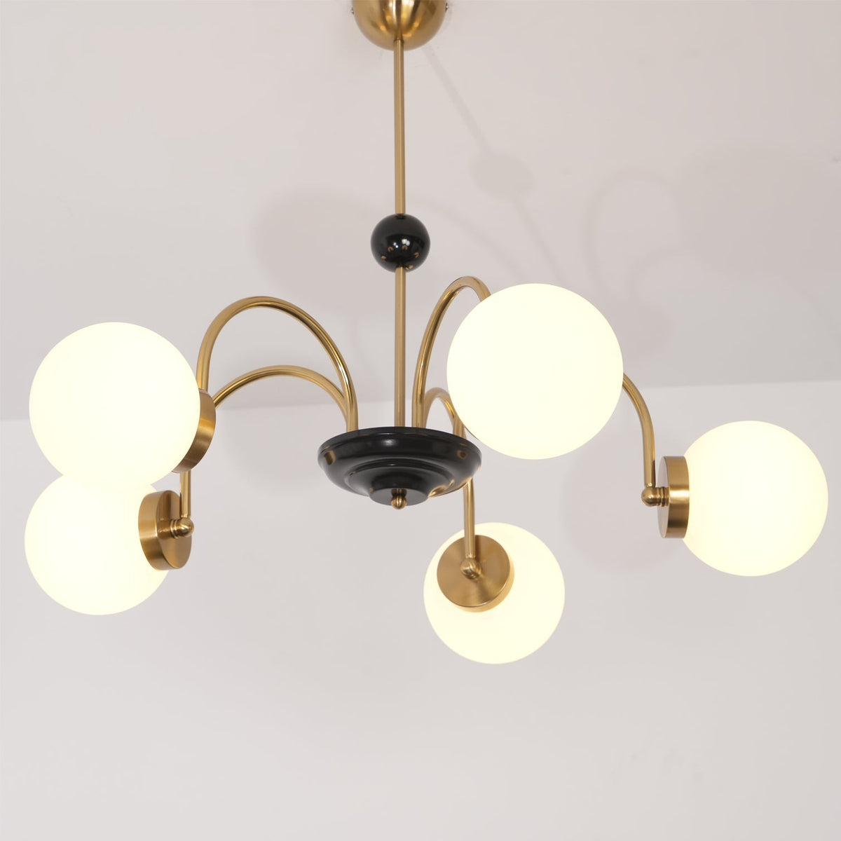 Halion takkrona med stångram och vit