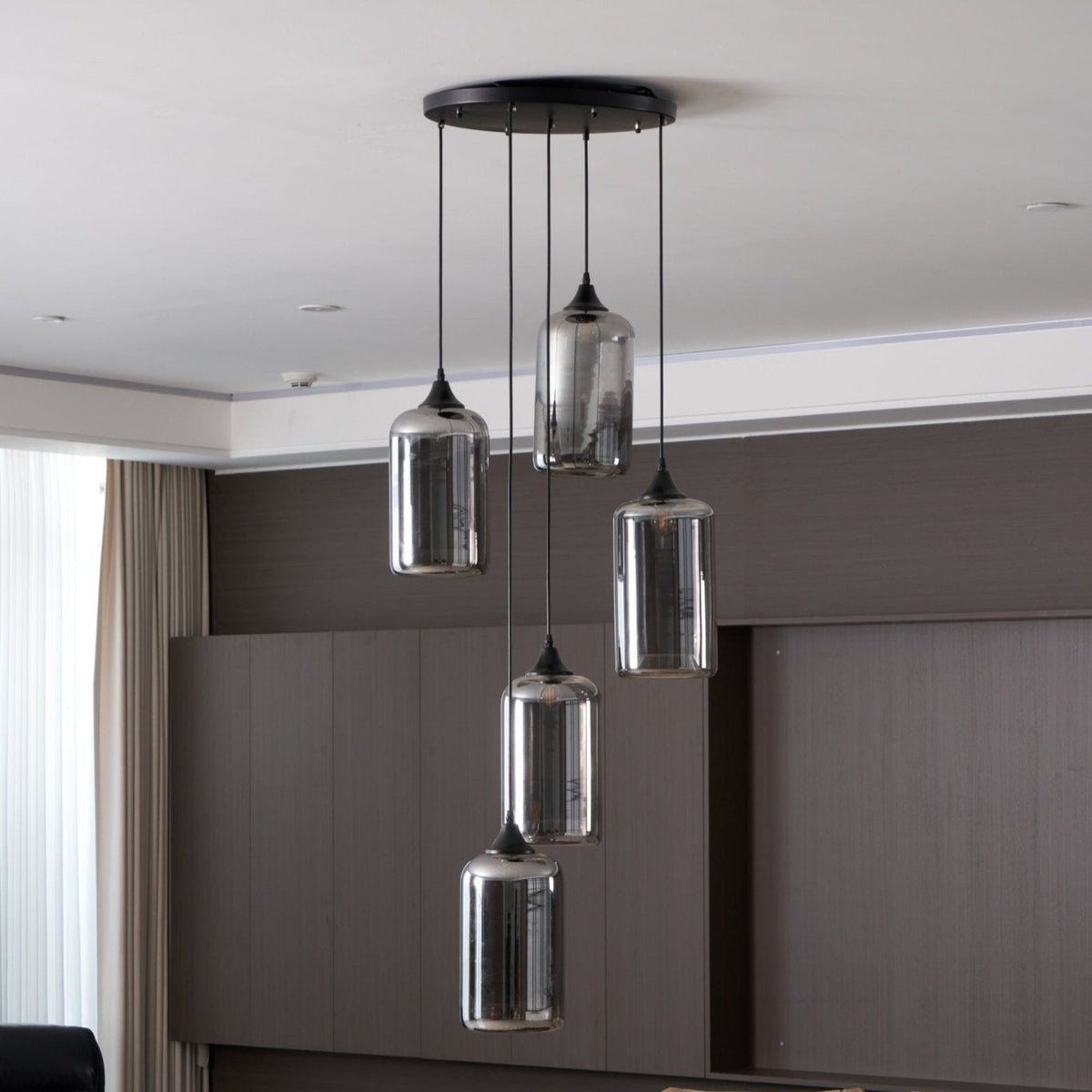 June minimalistisk flaskformad pendellampa i rökgrått glas