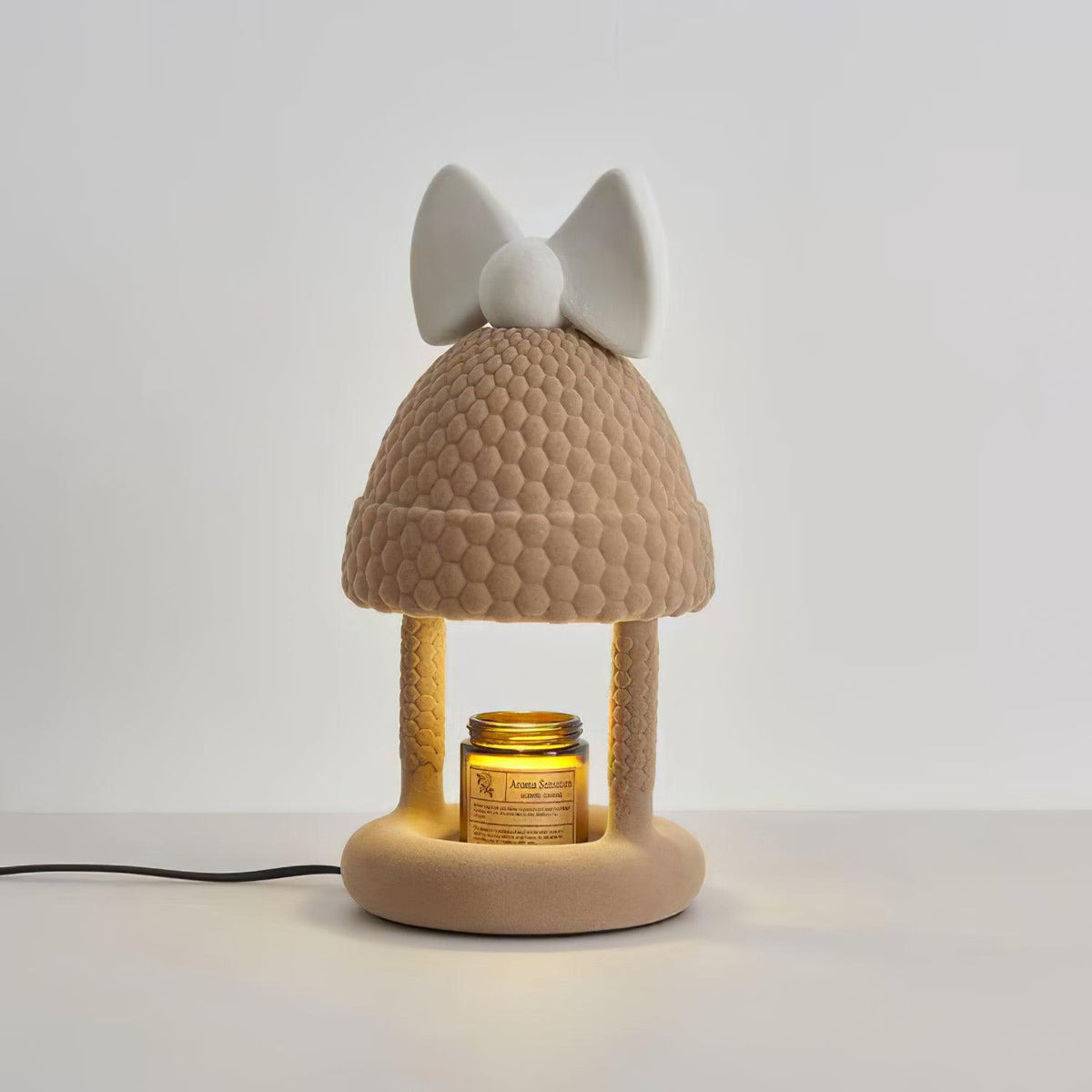 Zarinil lekfull bordslampa i flockad resin
