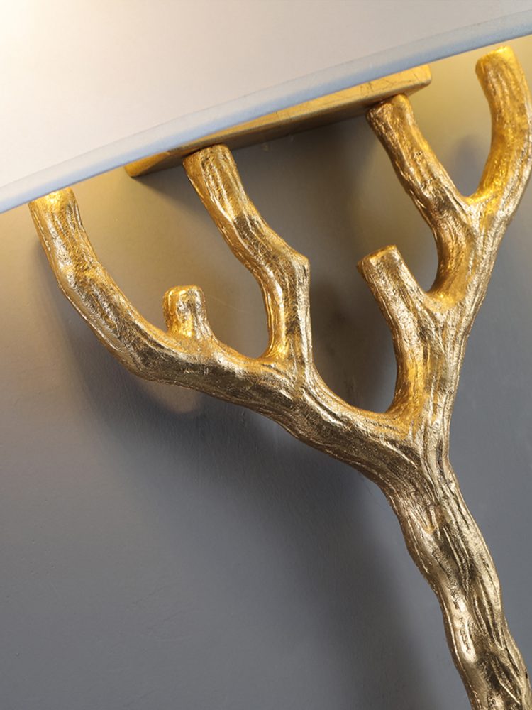 Ceryndir vägglampa med horn i mässing