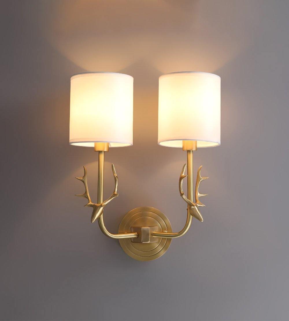 Auriviella elegant vägglampa i mässing med hjorthuvud