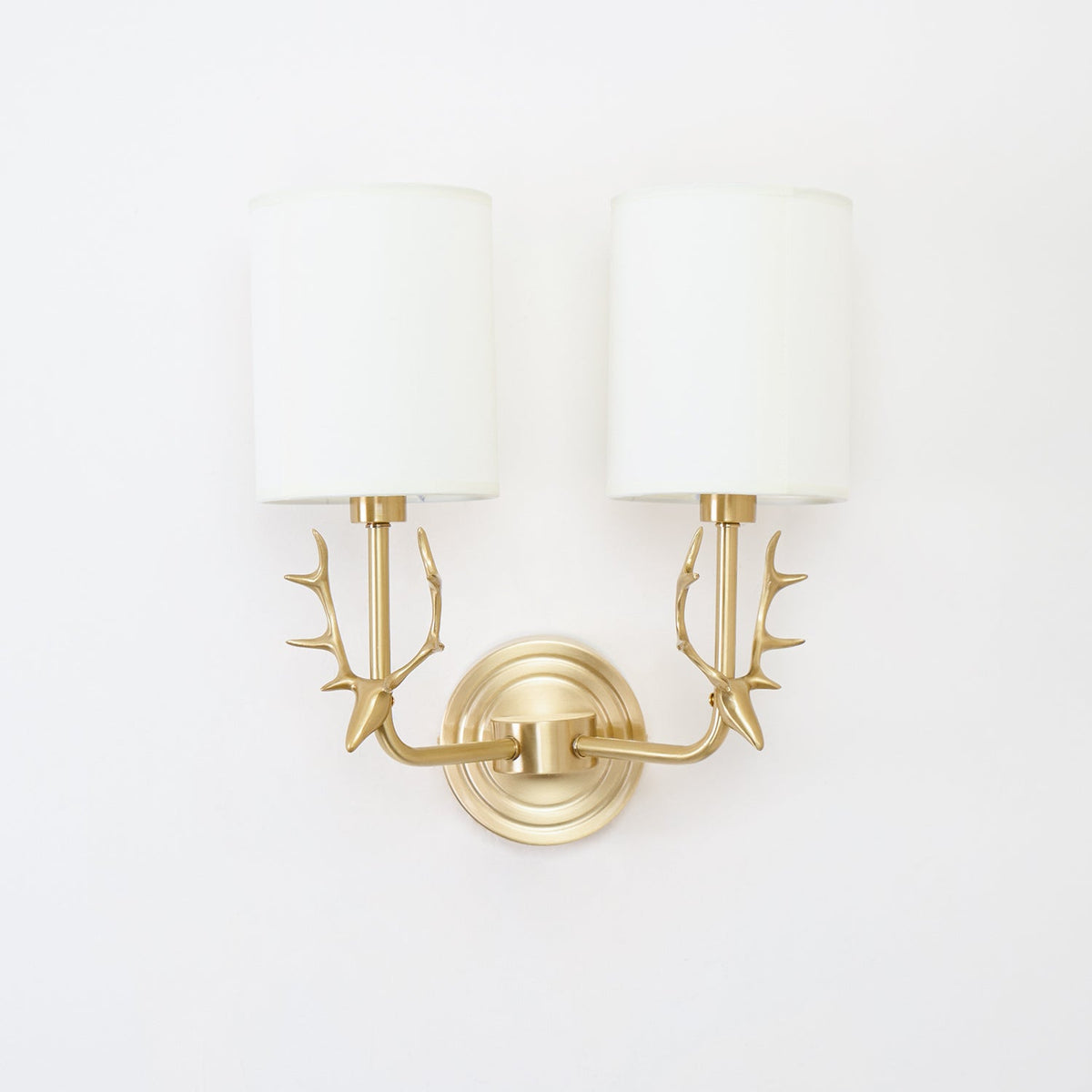 Auriviella elegant vägglampa i mässing med hjorthuvud