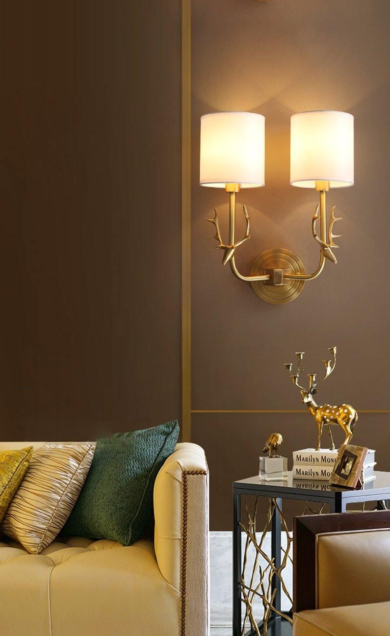 Auriviella elegant vägglampa i mässing med hjorthuvud