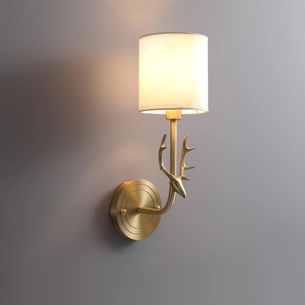 Auriviella elegant vägglampa i mässing med hjorthuvud