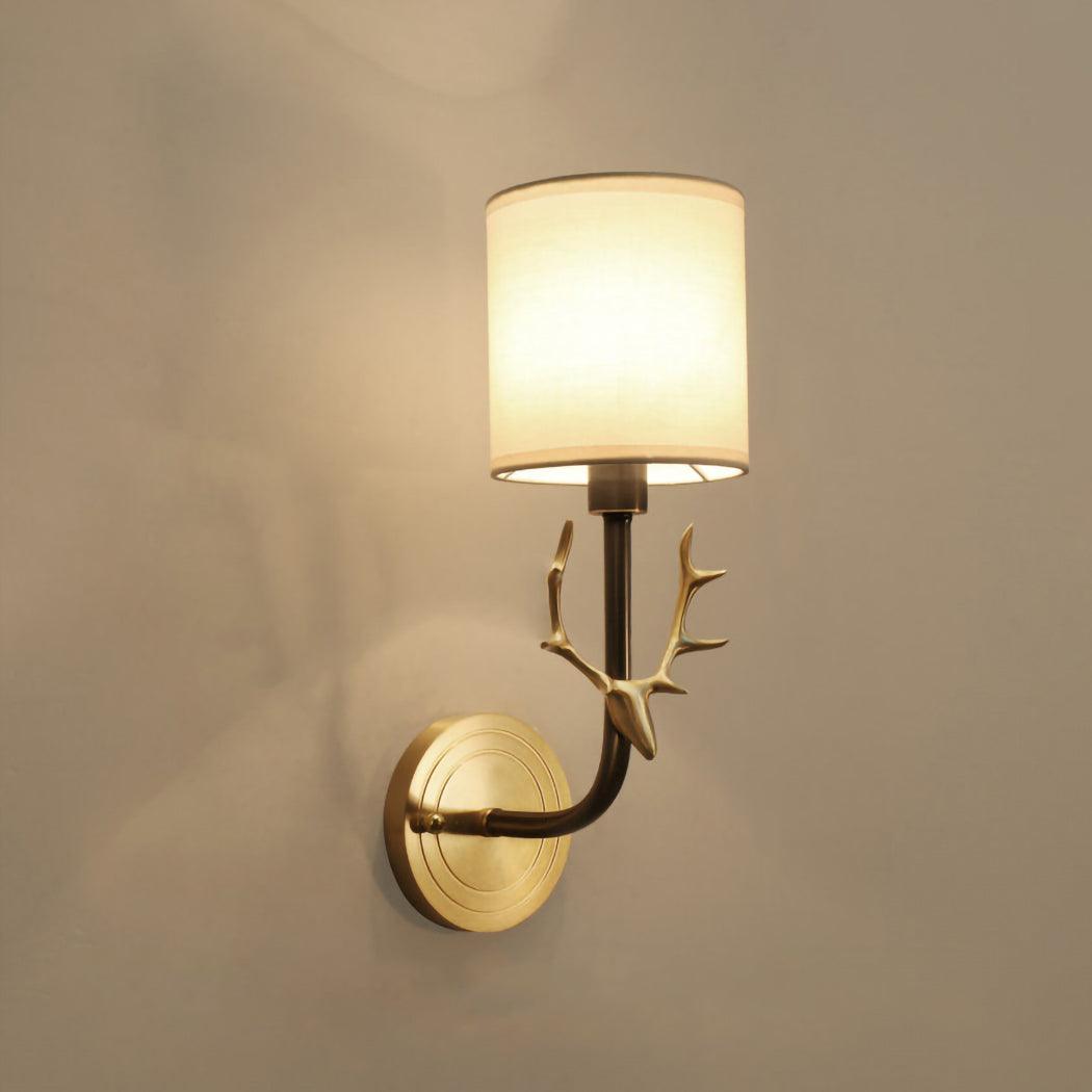 Auriviella elegant vägglampa i mässing med hjorthuvud
