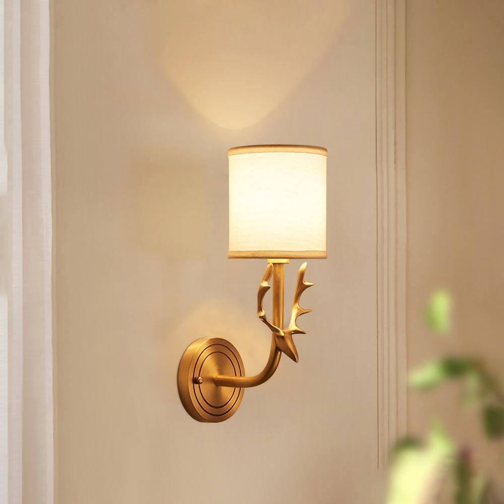 Auriviella elegant vägglampa i mässing med hjorthuvud