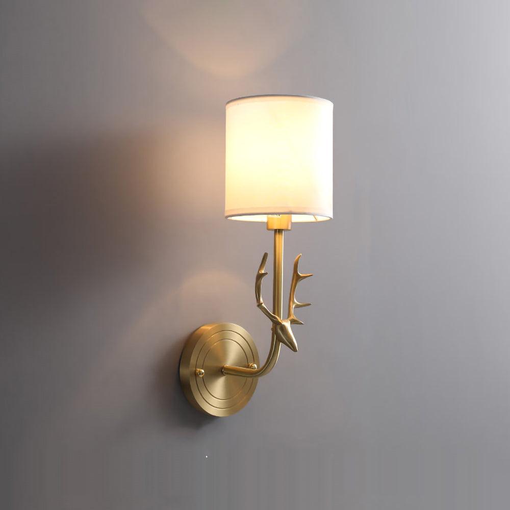 Auriviella elegant vägglampa i mässing med hjorthuvud