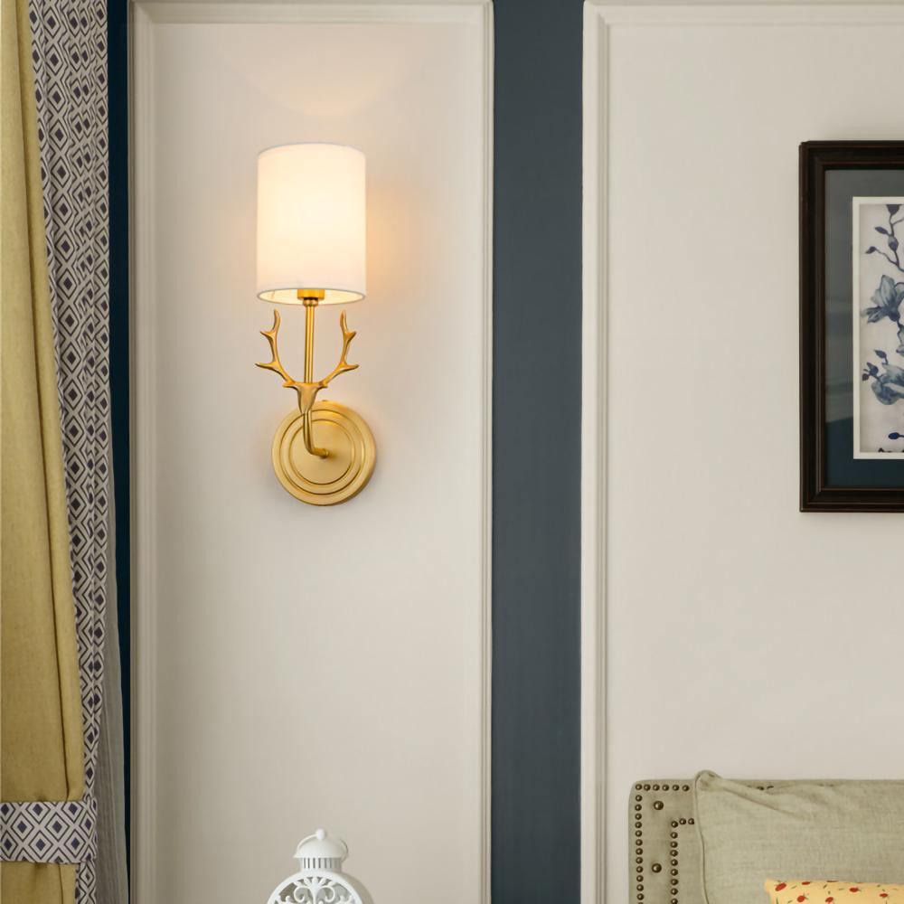 Auriviella elegant vägglampa i mässing med hjorthuvud