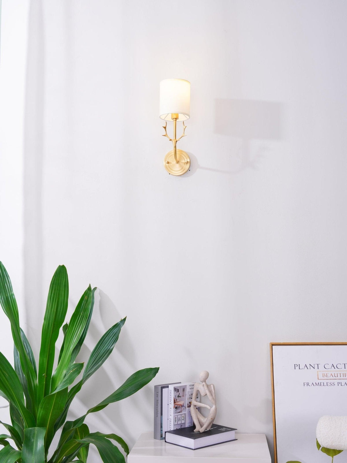 Auriviella elegant vägglampa i mässing med hjorthuvud