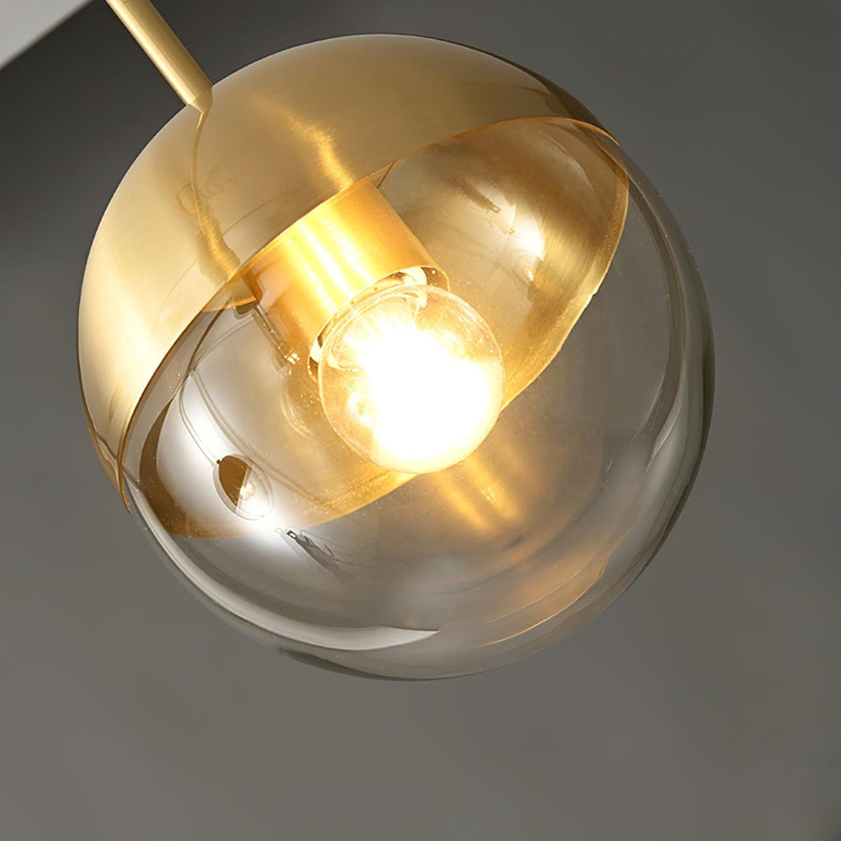 Sutton moderne bordlampe