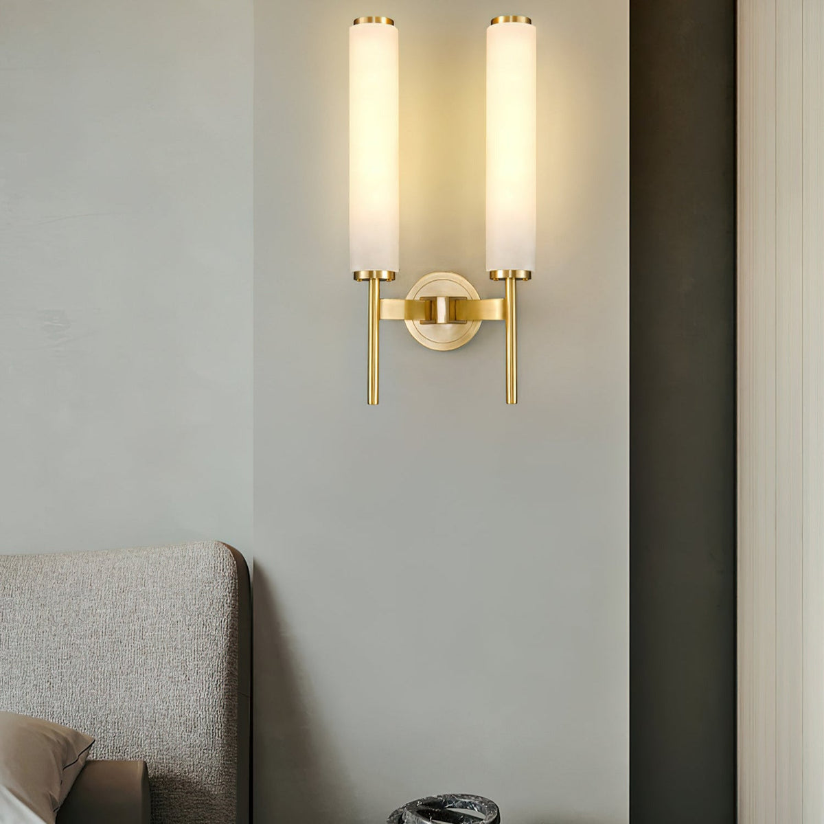 Jern art deco-vegglampi úr albasturi