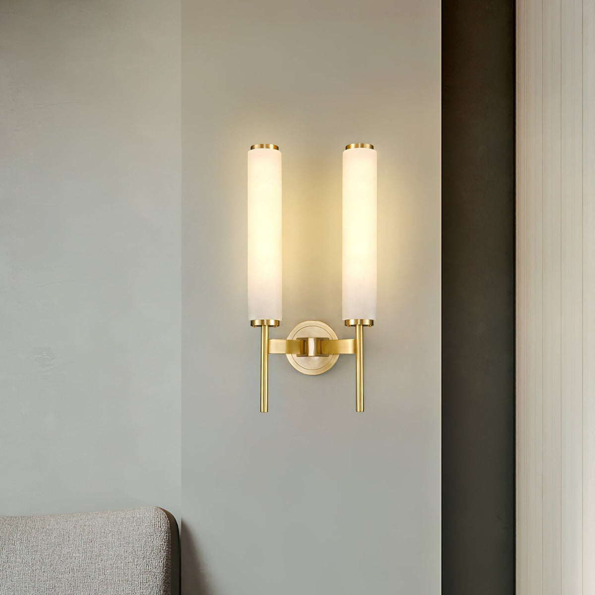 Jern art deco-vegglampi úr albasturi
