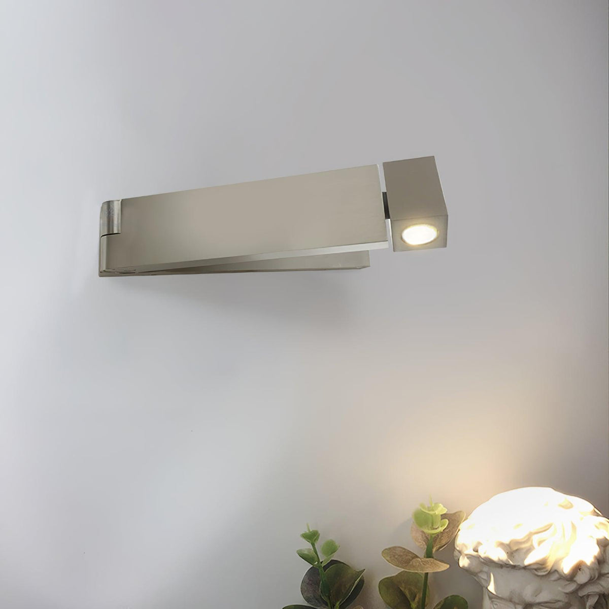 LED-seinävalaisin, alumiiniseosrunko, mattamusta nikkeli, minimalistinen
