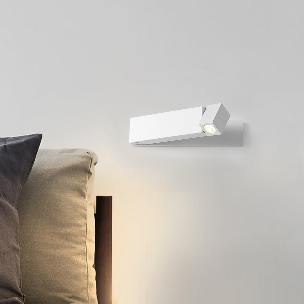 LED-seinävalaisin, alumiiniseosrunko, mattamusta nikkeli, minimalistinen