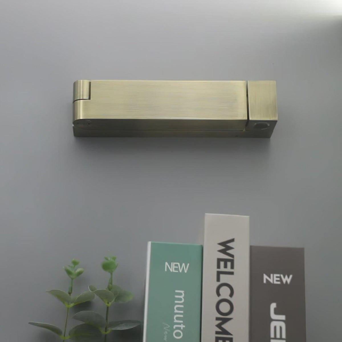 LED-seinävalaisin, alumiiniseosrunko, mattamusta nikkeli, minimalistinen