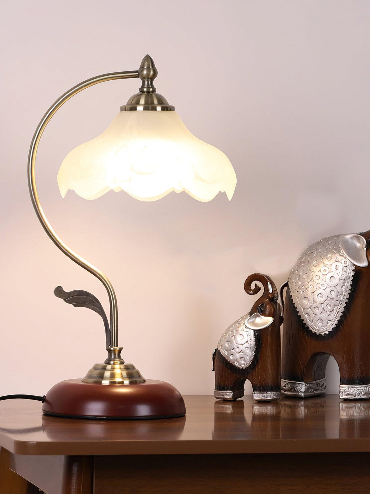 Velivise retro bordslampa i form av en blomma