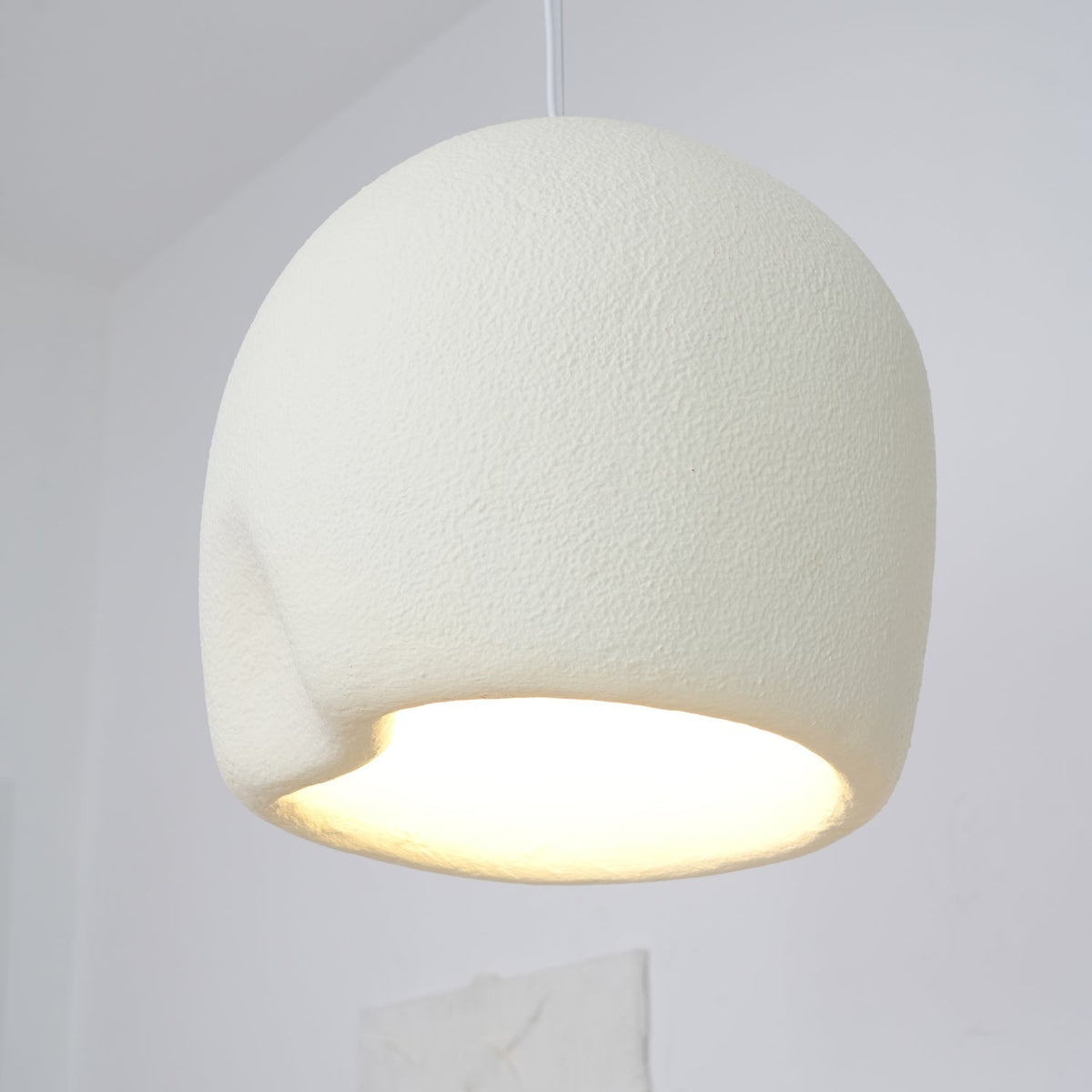 Candeeiro suspenso Nuo de gesso com cúpula arredondada, Wabi Sabi