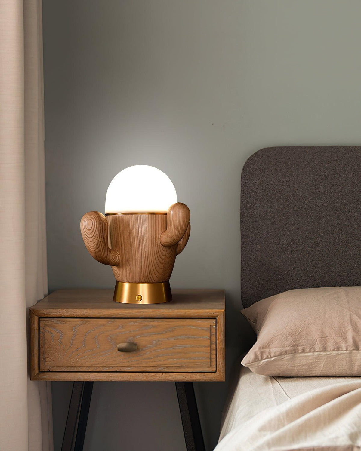 Solivice finurlig bordlampe i træ