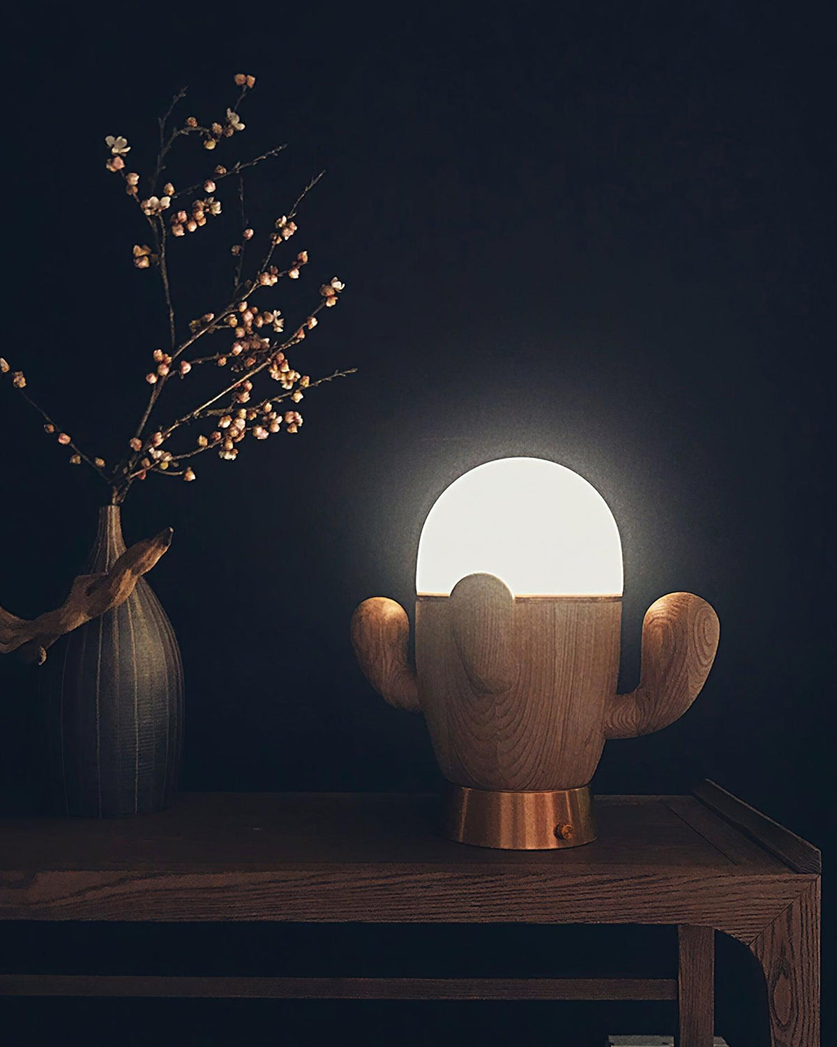 Solivice finurlig bordlampe i træ