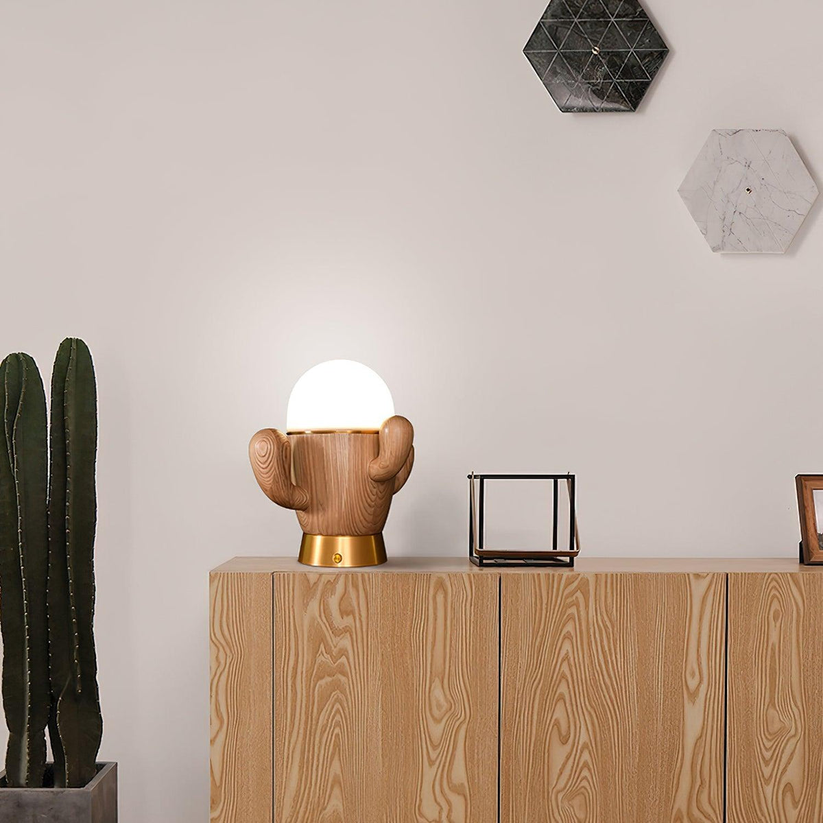 Solivice finurlig bordlampe i træ
