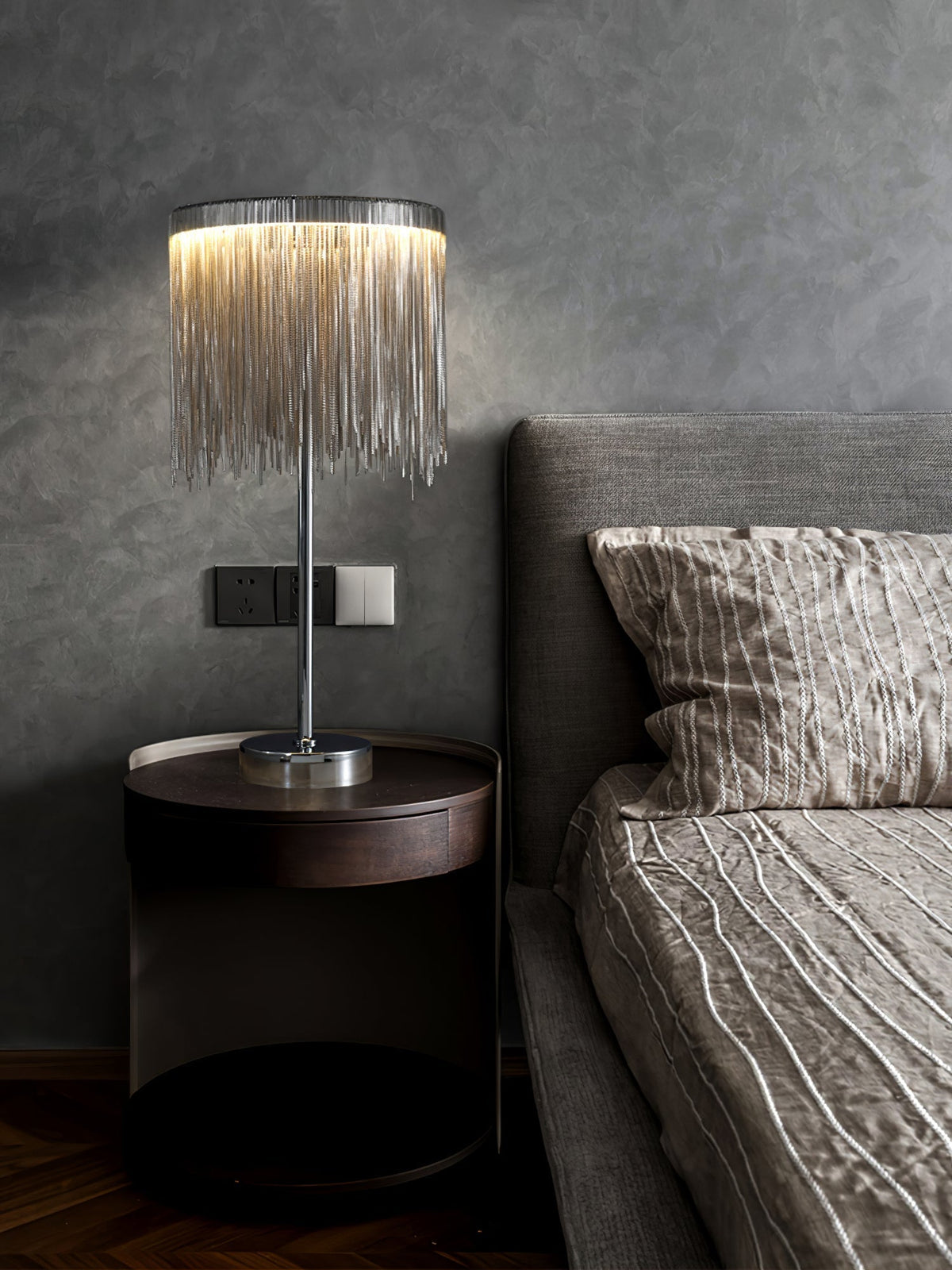 Cascade Cadena bordslampa med tofsar