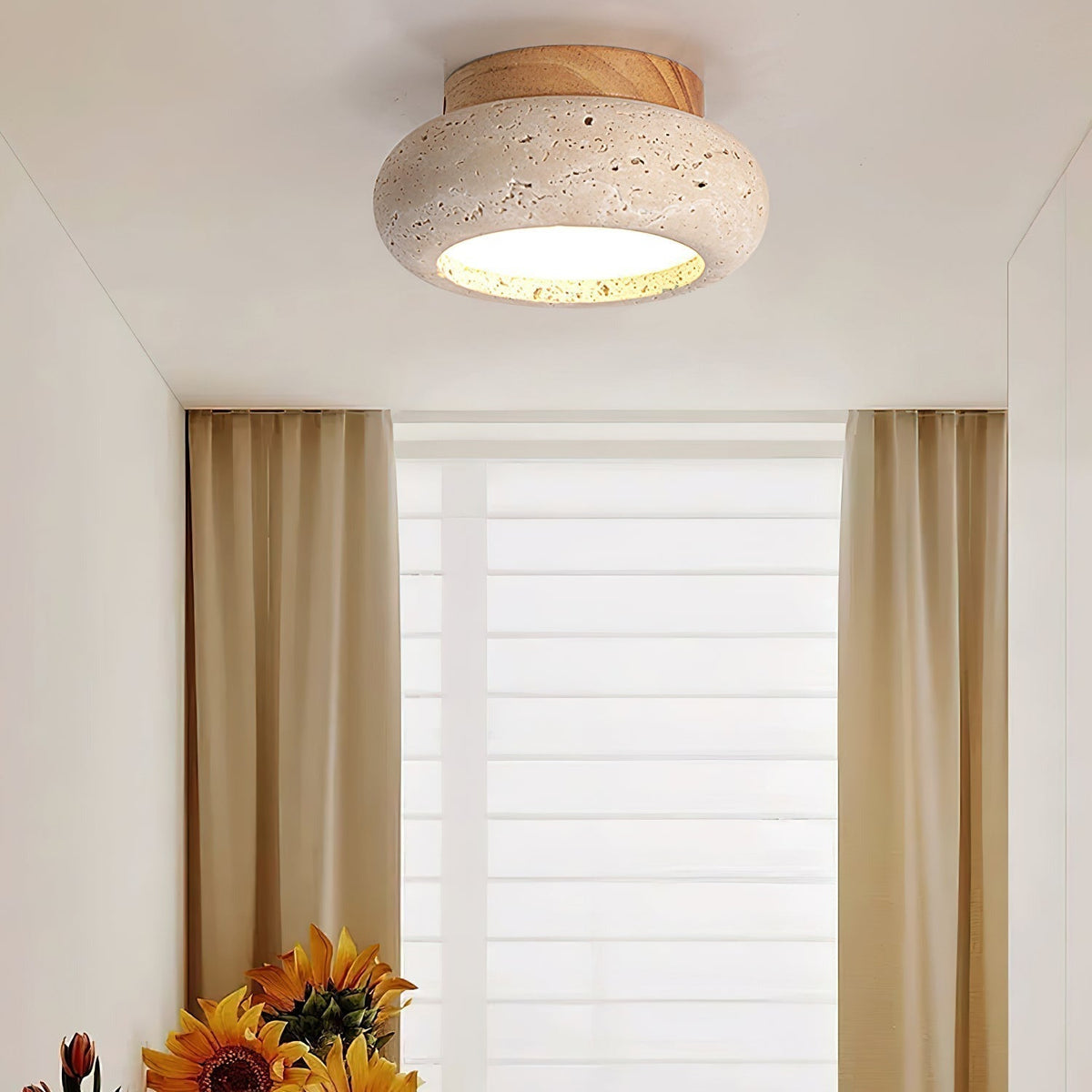 Astra lítið kleinuhringjalaga loftljós úr travertíni
