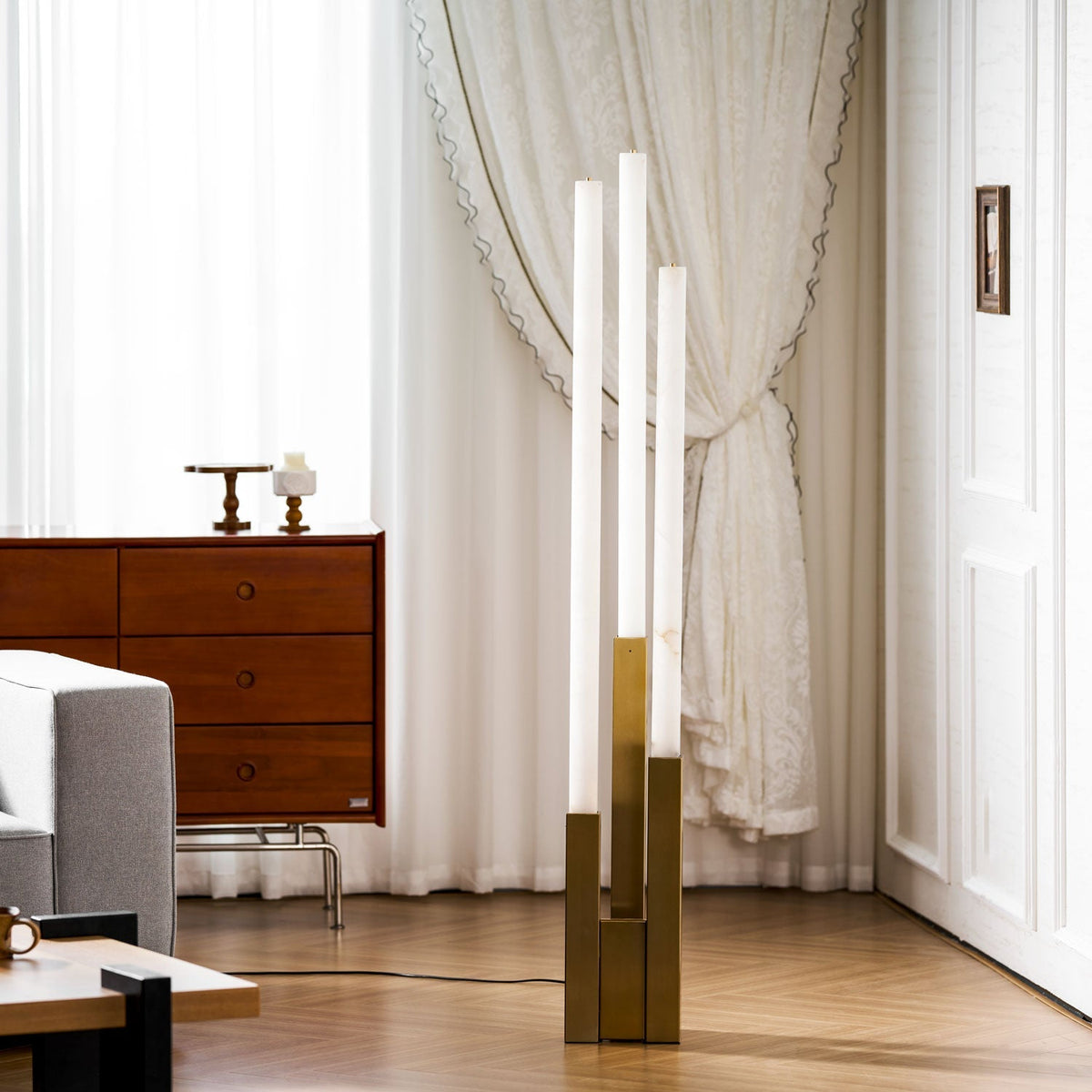 Callisto golvlampa i alabaster