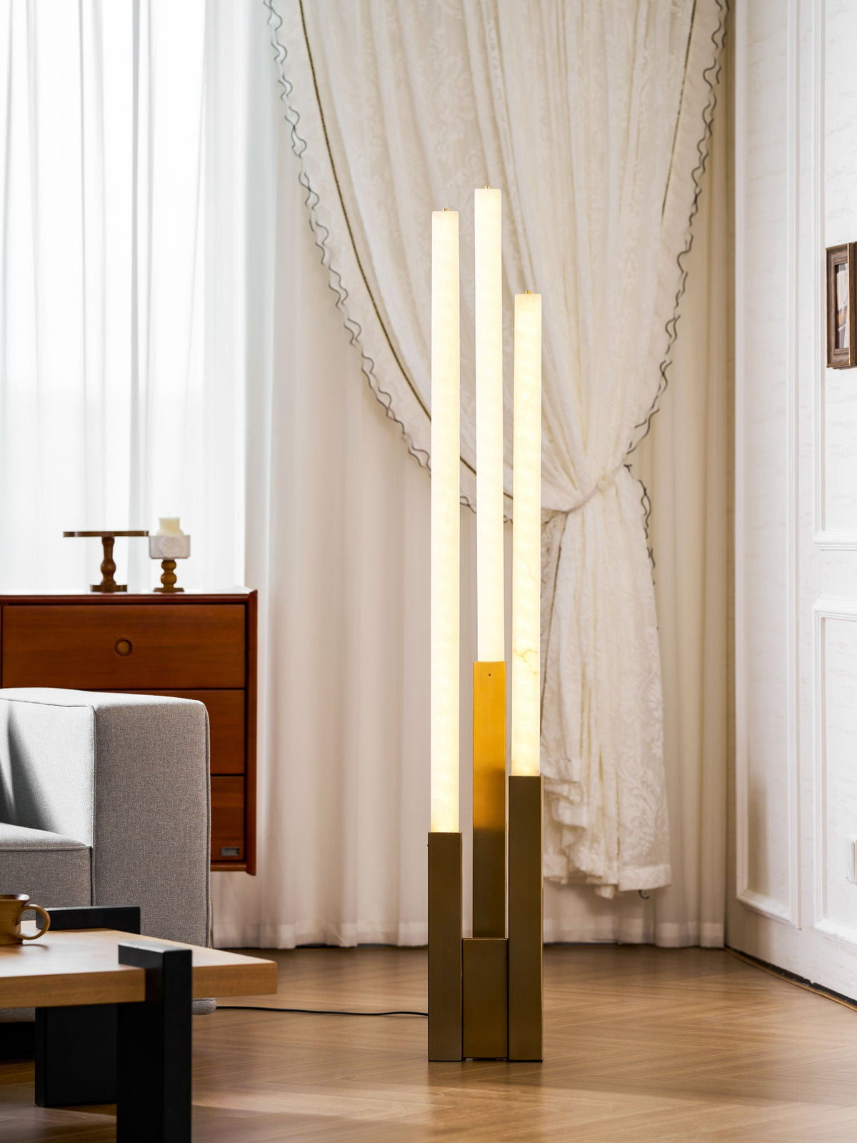 Callisto golvlampa i alabaster