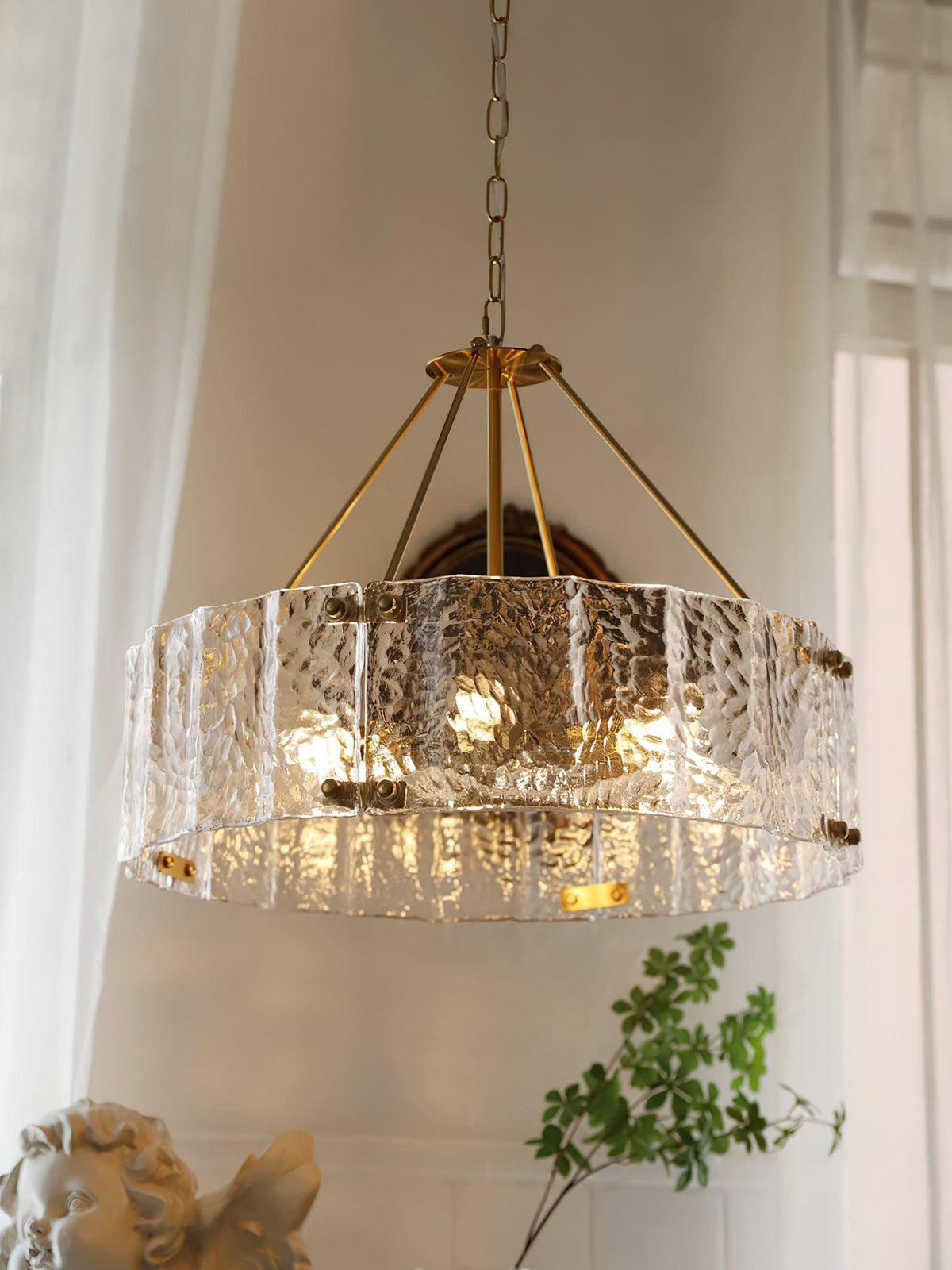 Eirorian Calvert-loftslampe i klart tekstureret glas