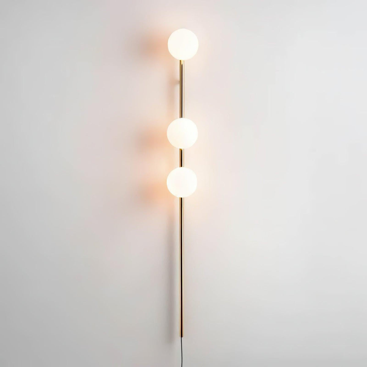 Ultheia-modernistinen minimalistinen lasiseinävalaisin karamellipalloilla
