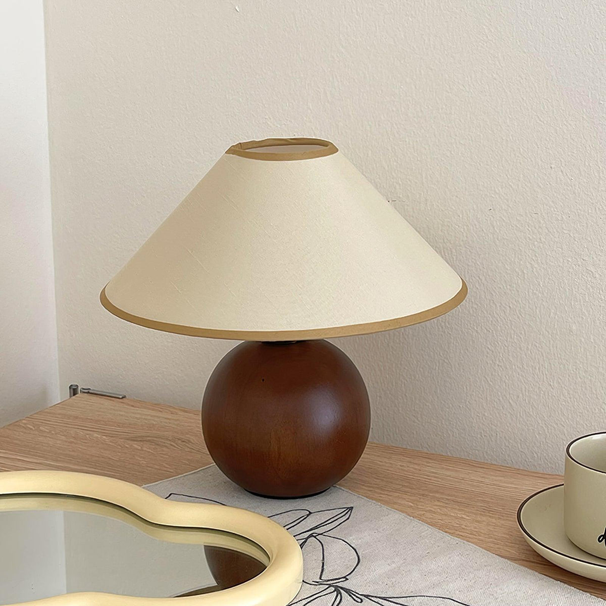 Aveneielle Table Lamp