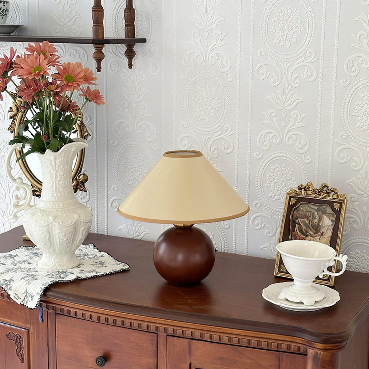 Aveneielle Table Lamp