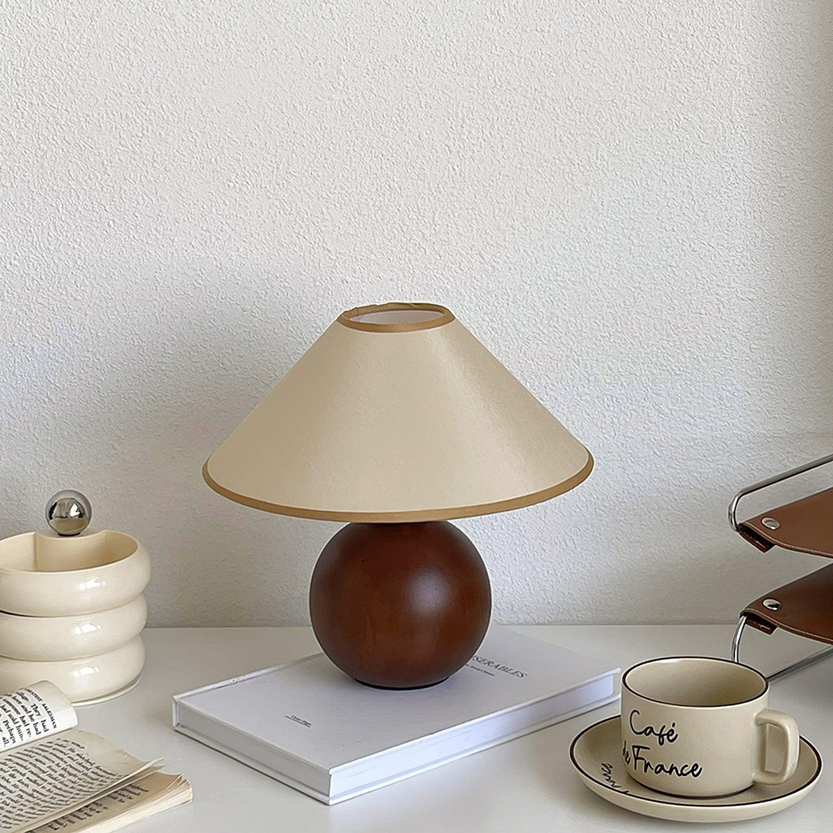 Aveneielle Table Lamp