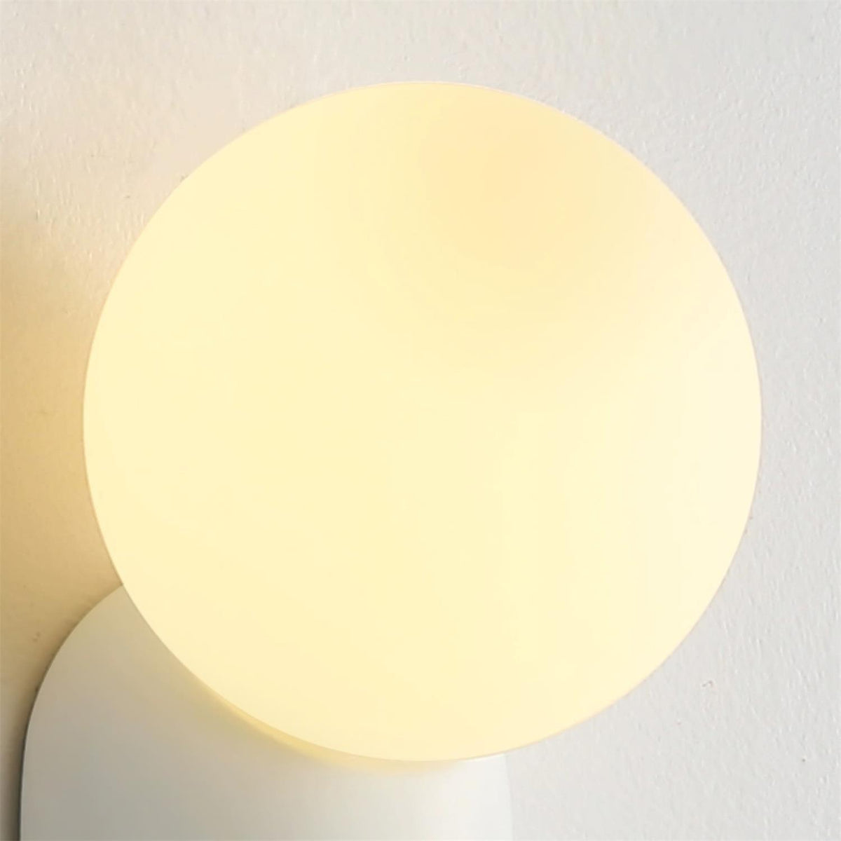Nelo minimalískur kúluvegglampi