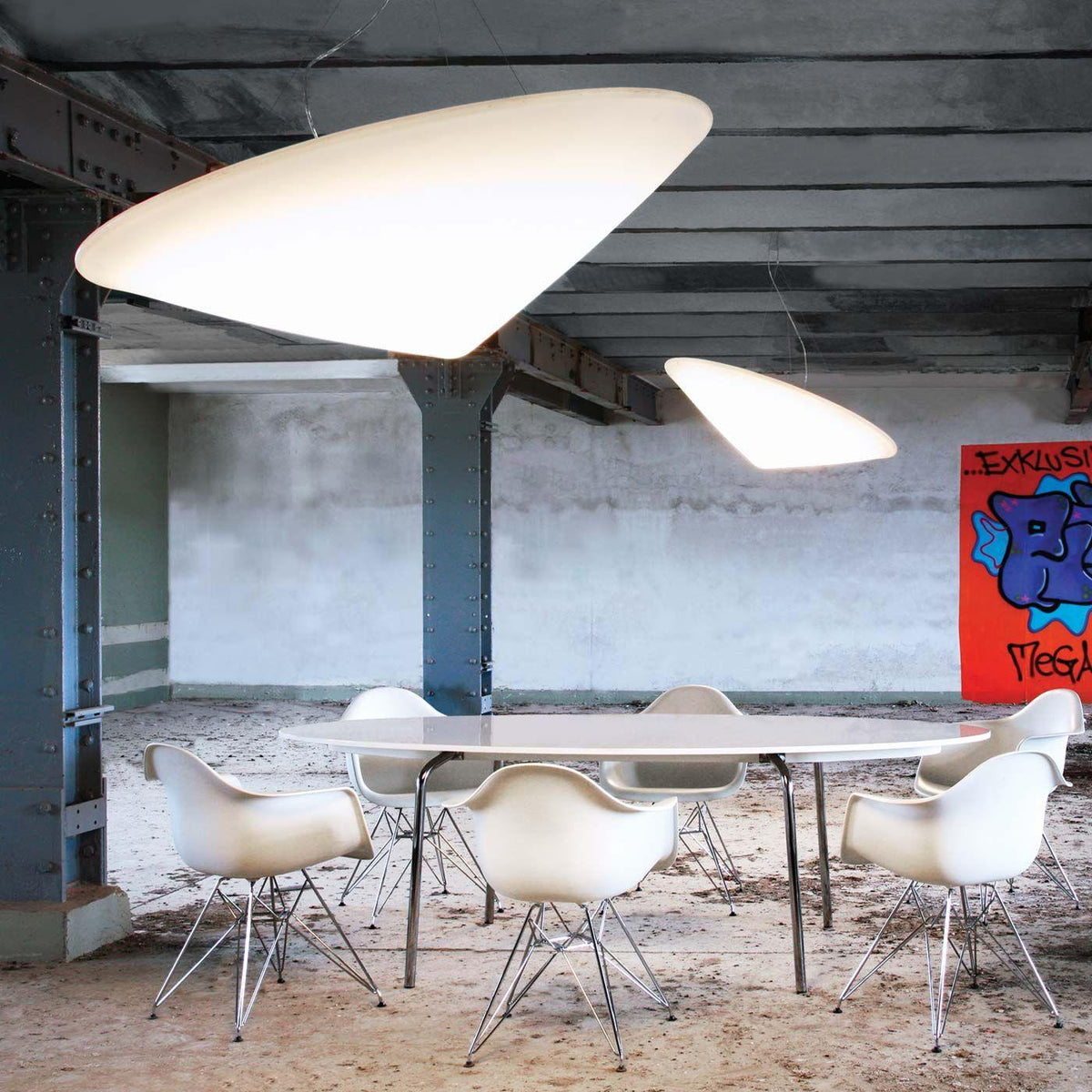 Othian pendellampa polyeten vinklad hatt minimalistisk
